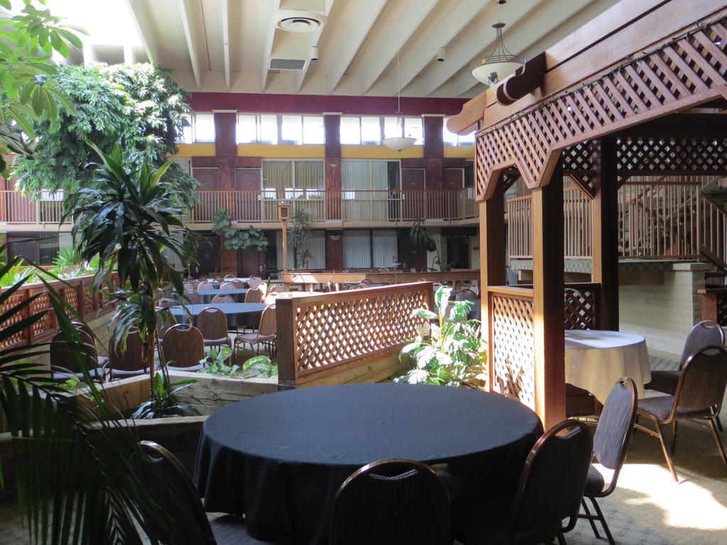 Clarion Inn Conference Center موديستو، كاليفورنيا المظهر الخارجي الصورة
