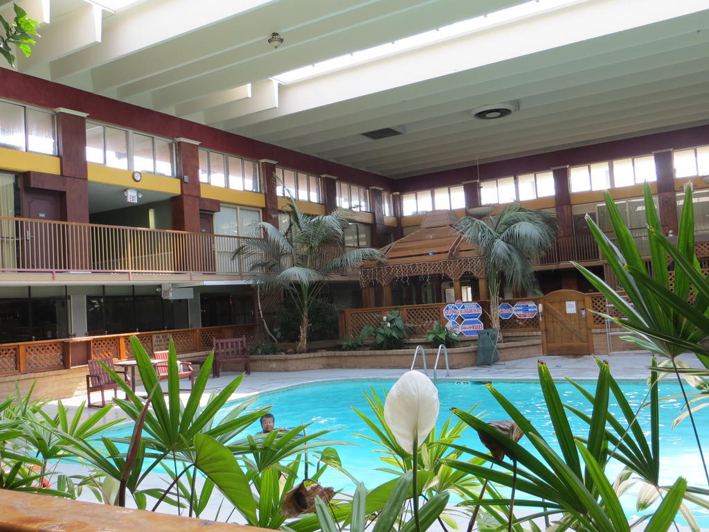 Clarion Inn Conference Center موديستو، كاليفورنيا المظهر الخارجي الصورة