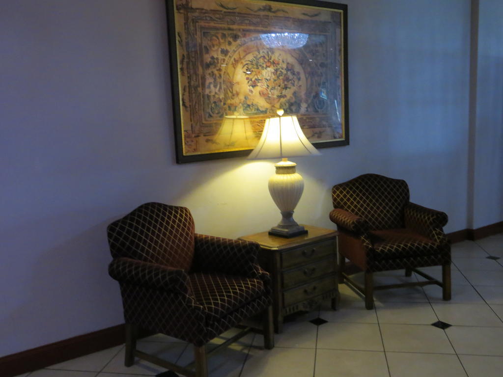 Clarion Inn Conference Center موديستو، كاليفورنيا المظهر الخارجي الصورة
