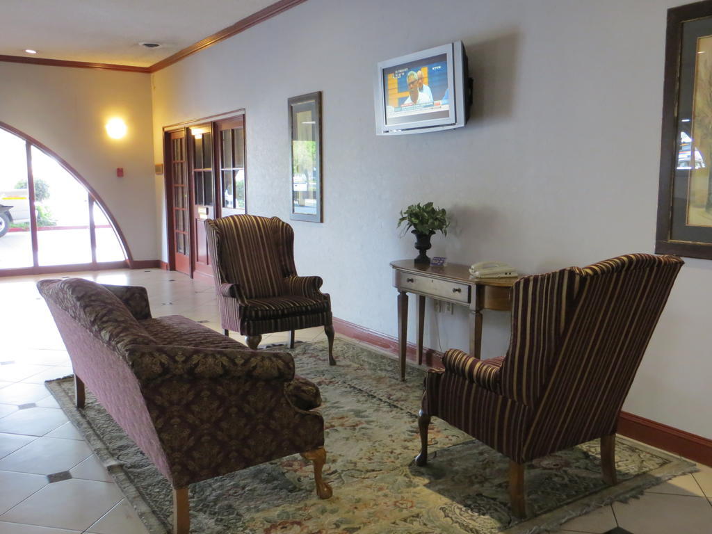 Clarion Inn Conference Center موديستو، كاليفورنيا المظهر الخارجي الصورة