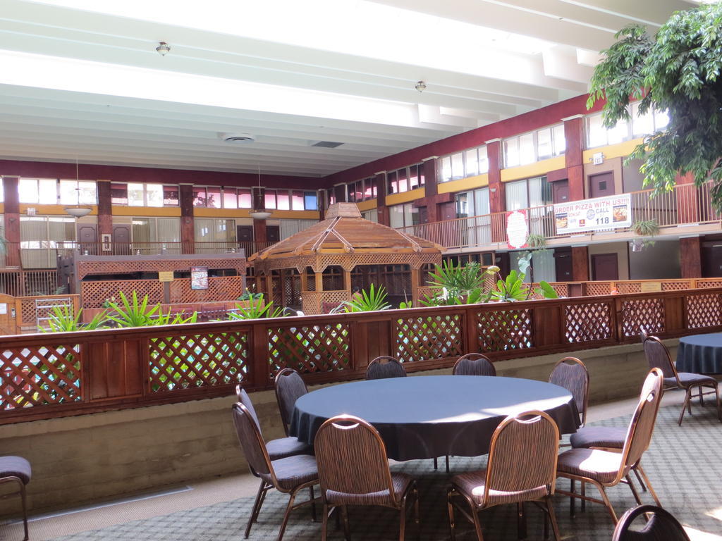 Clarion Inn Conference Center موديستو، كاليفورنيا المظهر الخارجي الصورة