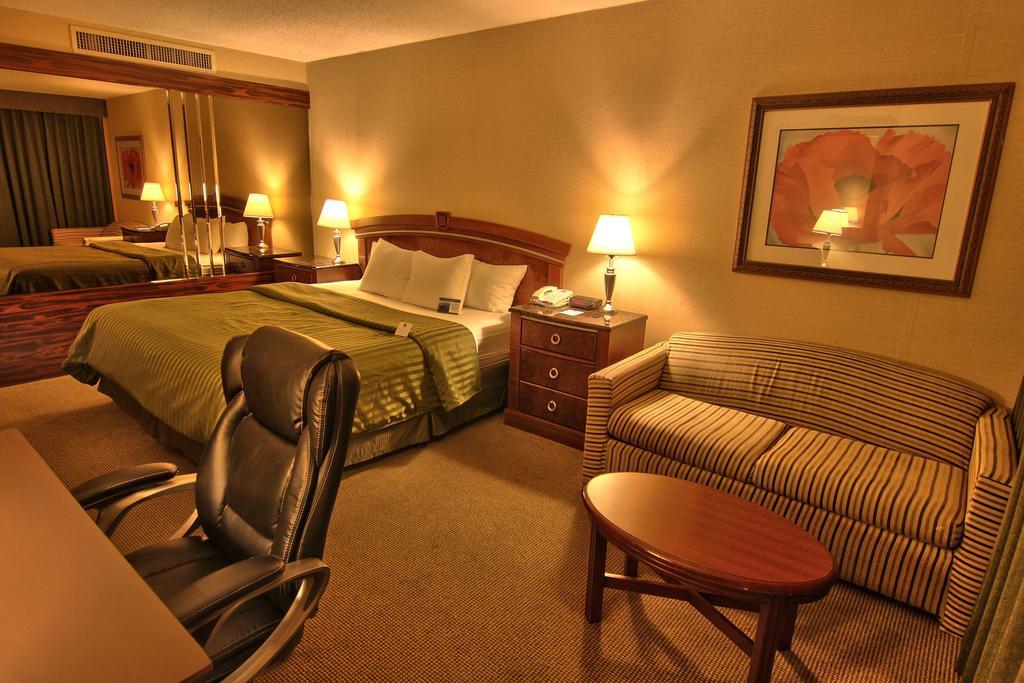 Clarion Inn Conference Center موديستو، كاليفورنيا المظهر الخارجي الصورة