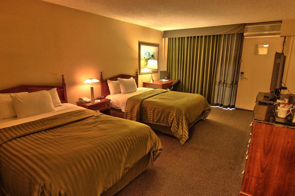 Clarion Inn Conference Center موديستو، كاليفورنيا المظهر الخارجي الصورة