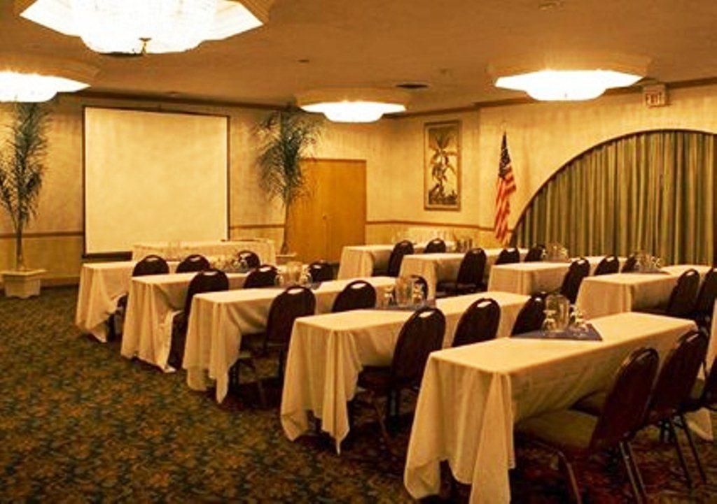 Clarion Inn Conference Center موديستو، كاليفورنيا المظهر الخارجي الصورة