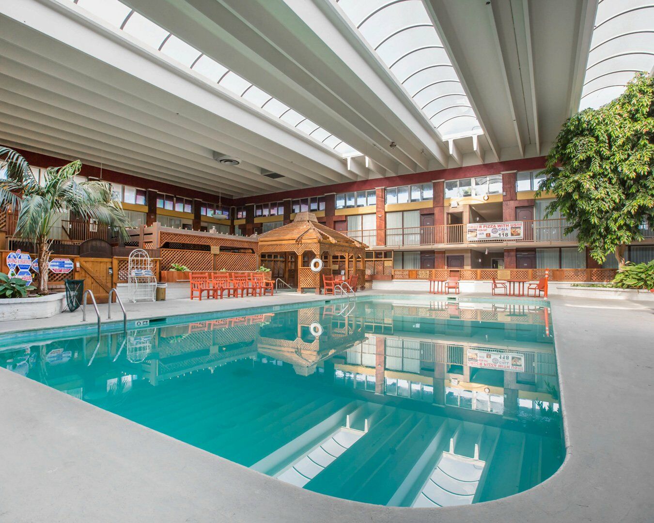 Clarion Inn Conference Center موديستو، كاليفورنيا المظهر الخارجي الصورة